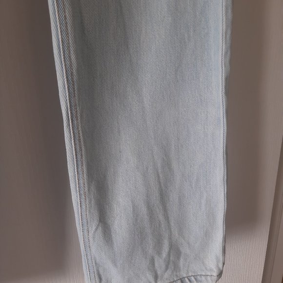 Club Monaco Relaxed Slim Crop and Strength Leg Denim Jeans - Picture 9 of 16